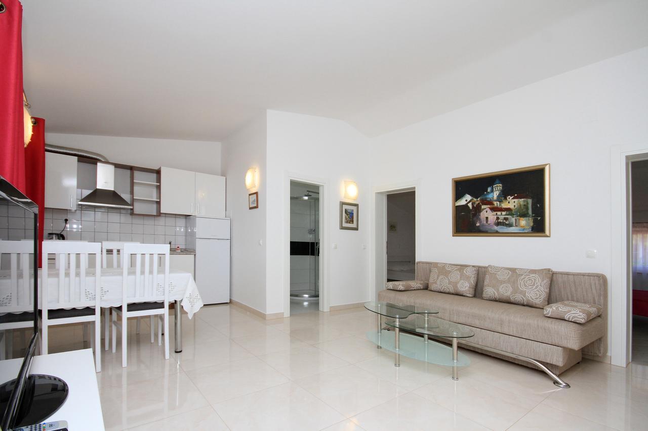 Villa Natalie Омиш Экстерьер фото
