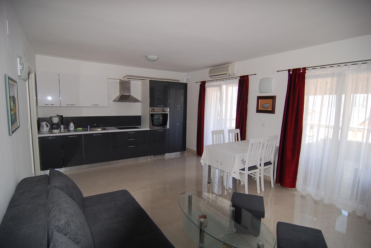 Villa Natalie Омиш Экстерьер фото