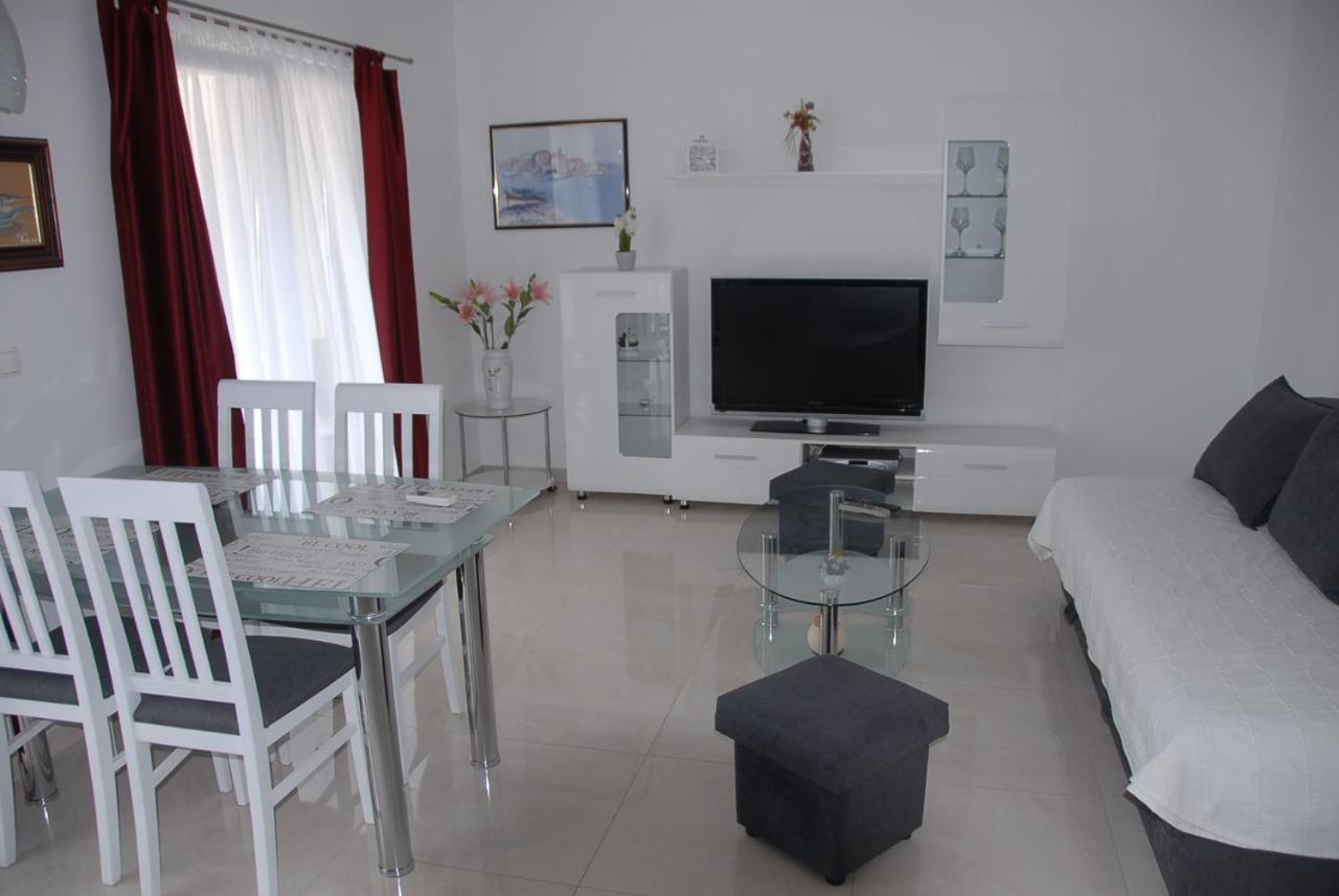 Villa Natalie Омиш Экстерьер фото